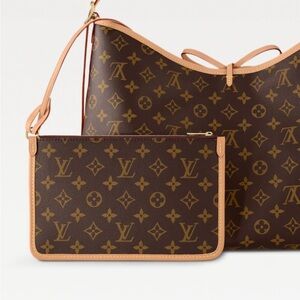 Louis Vuitton Carryall MM Monogram Pouch Wrislet